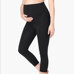 NWT Beyond Yoga Love The Bump Capri Maternity Legging, Small, Jet Black